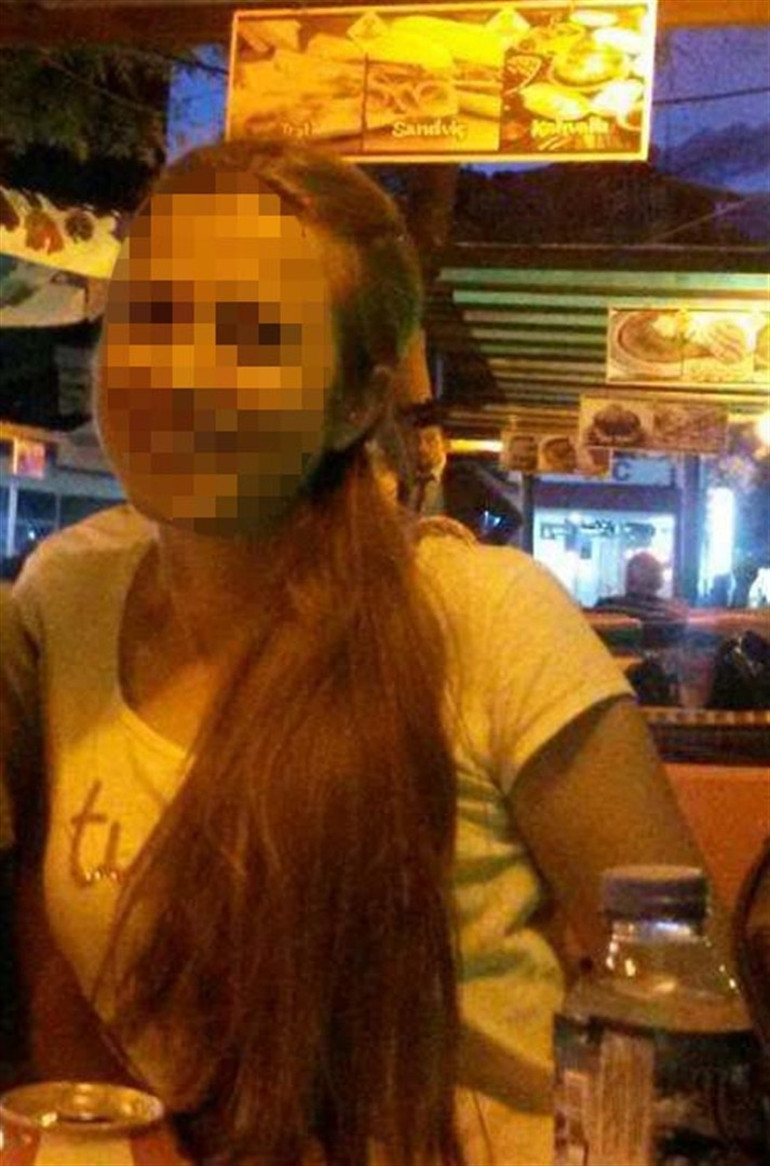 Patrondan korkunç tuzak: Genç kız arabadan atlayarak...