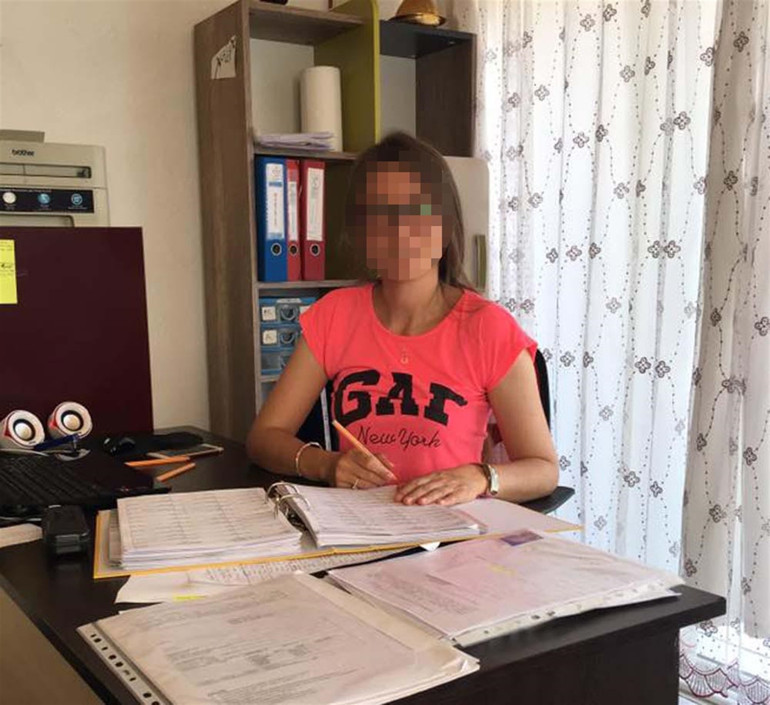 Patrondan korkunç tuzak: Genç kız arabadan atlayarak...