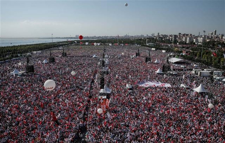 Meydan doldu İşte katılan sanatçılar