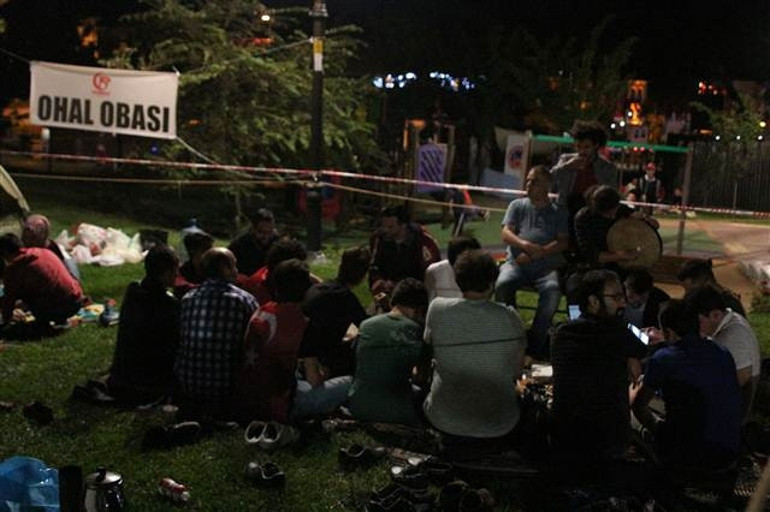 Kısıklı’da demokrasi nöbeti gece de devam etti