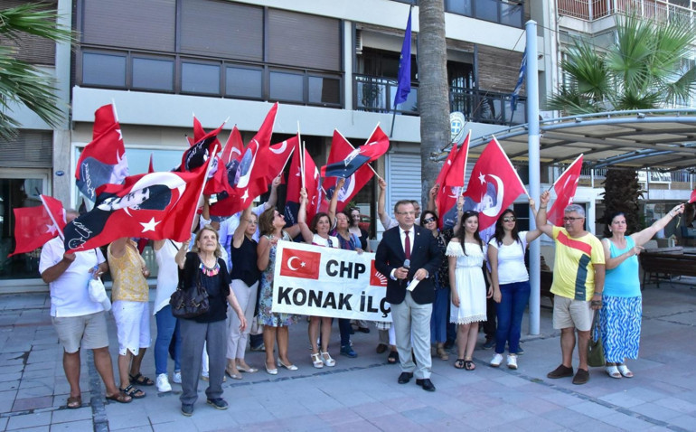 İzmirde CHPlilerden Ege Adaları tepkisi
