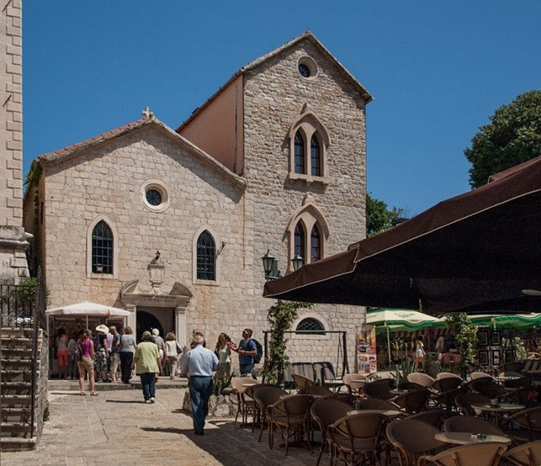 Hem vizesiz hem yakın: Budva