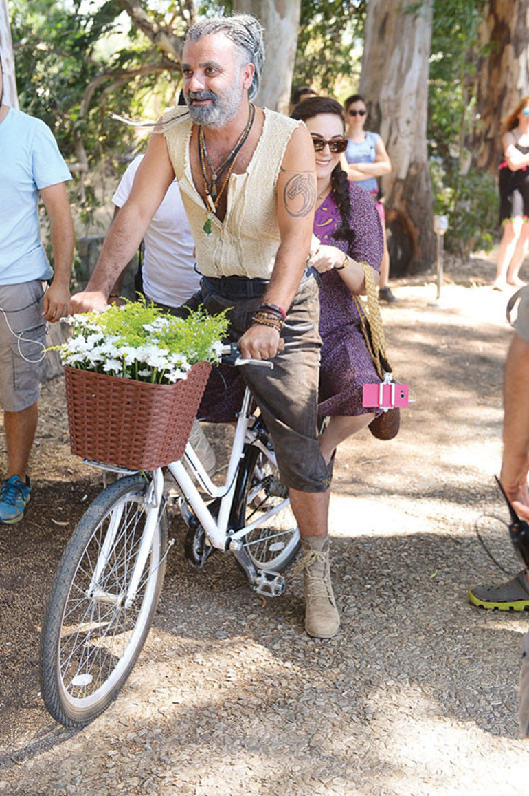 Son sahnede ayağı kırıldı