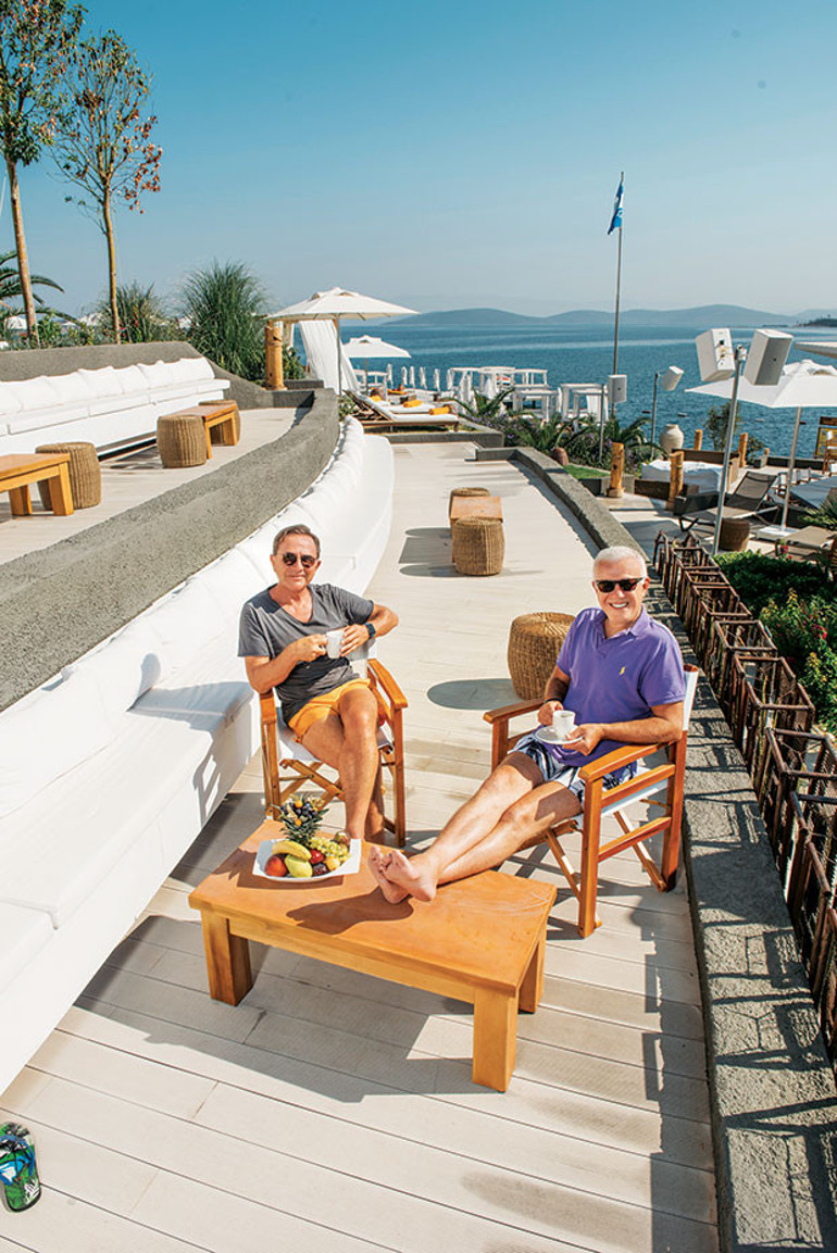 Ertuğrul Özkök: Hocam, artık 70’inde  bir orta yaş erkeğiyim,  kaç yaşında gibi yapayım