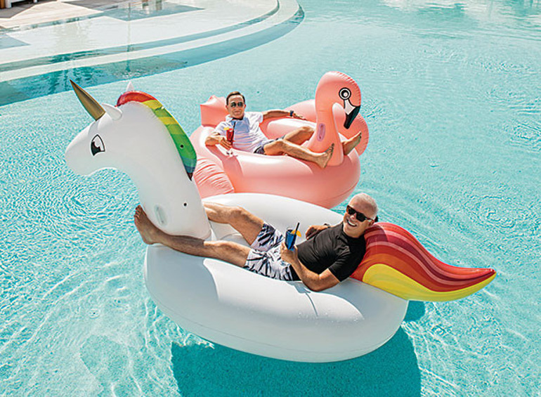 Ertuğrul Özkök: Hocam, artık 70’inde  bir orta yaş erkeğiyim,  kaç yaşında gibi yapayım