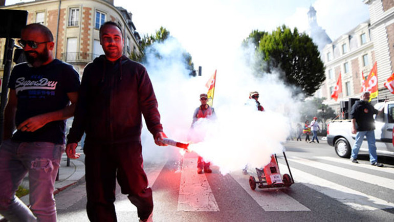‘Tembeller burada Macron nerede’
