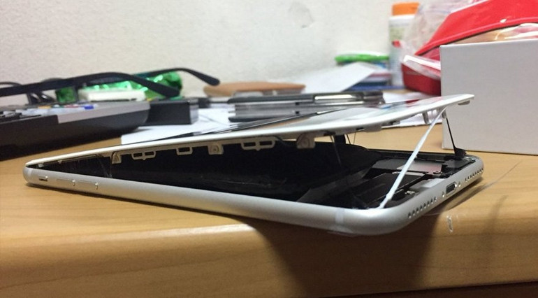 iPhone 8lerde korkutan görüntü: İkiye ayrılıyor