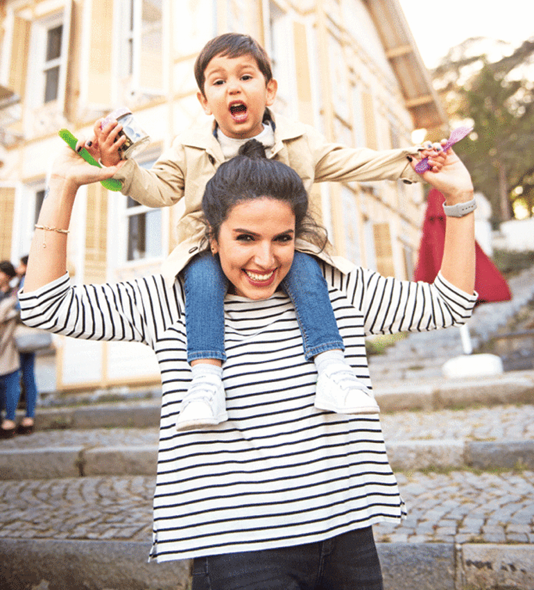 Karnımdayken Mozart dinlettim, iki yaşına geldi, ‘Tavukları pişirmişem’i söylüyor