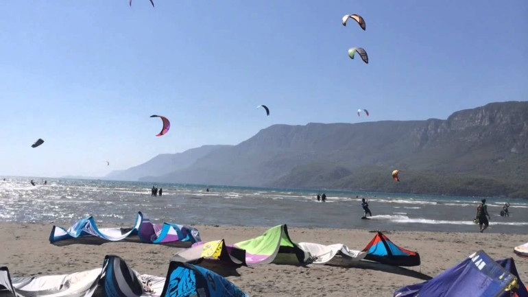 Bir sörf, bir uçurtma, bir de Akyaka