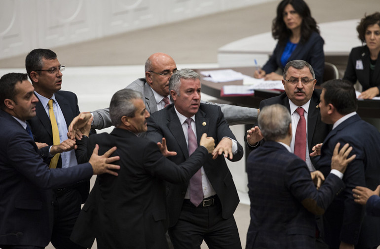 Son dakika... OHAL 3 ay daha uzatıldı