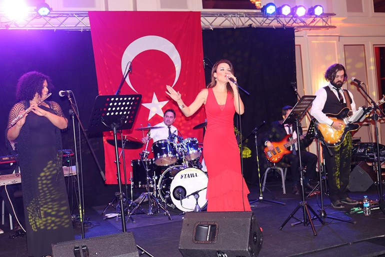 Mustafa Kemal inanılmazı başardı