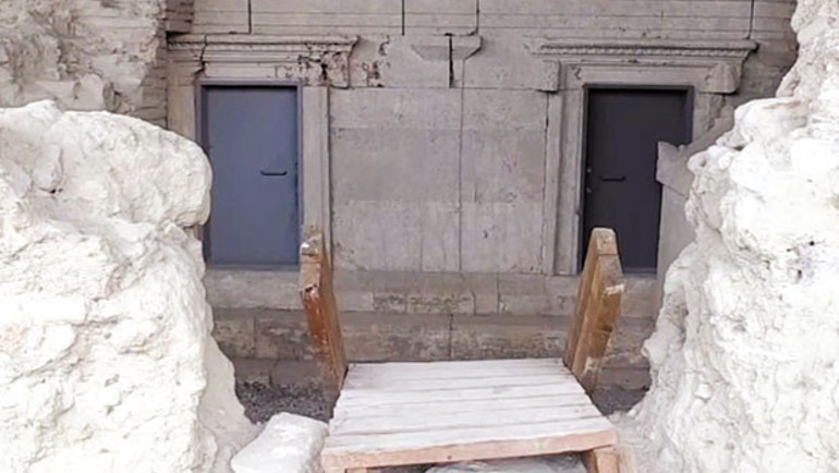 2 bin yıllık anıtmezarlara demir kapı