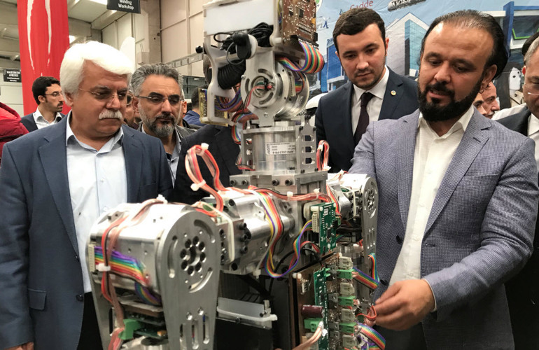 Türkiyenin ilk insansı robot fabrikası açıldı