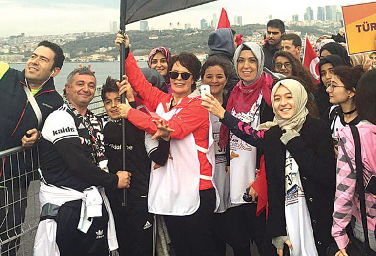 Çocuklar için koştular