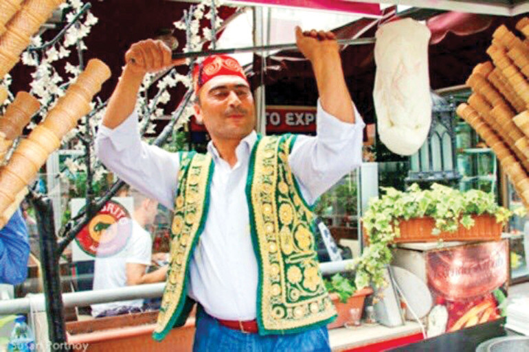 Fotoğraftakileri konuşturdum