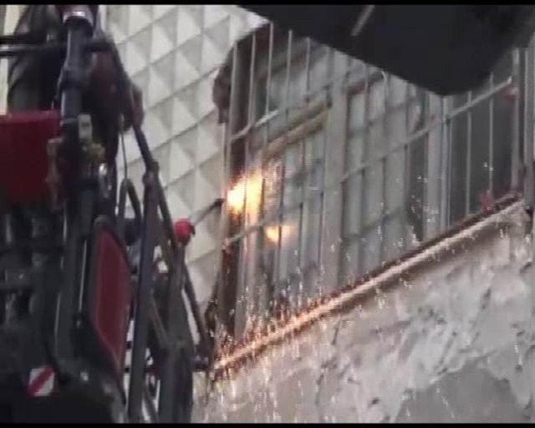 Beyoğlu’nda hareketli anlar... MİT de katıldı: Duvarlar yıkıldı