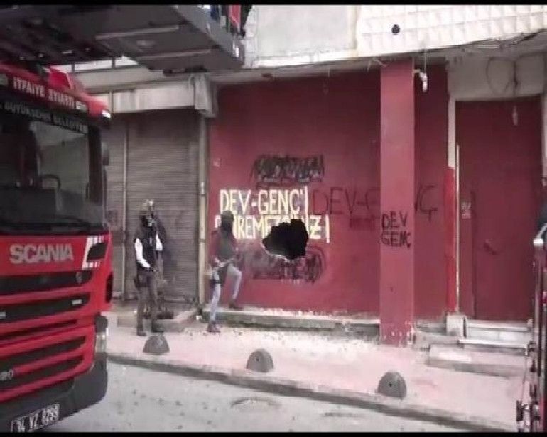 Beyoğlu’nda hareketli anlar... MİT de katıldı: Duvarlar yıkıldı