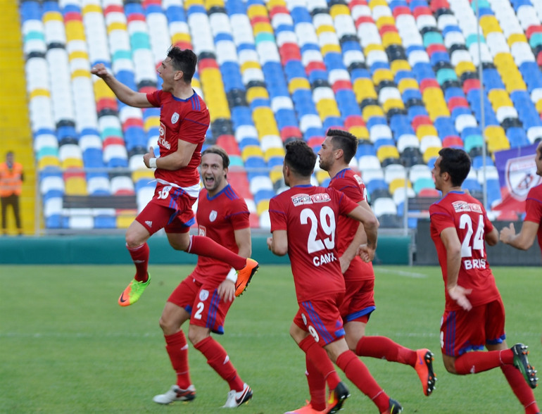 İzmirde gollü düello