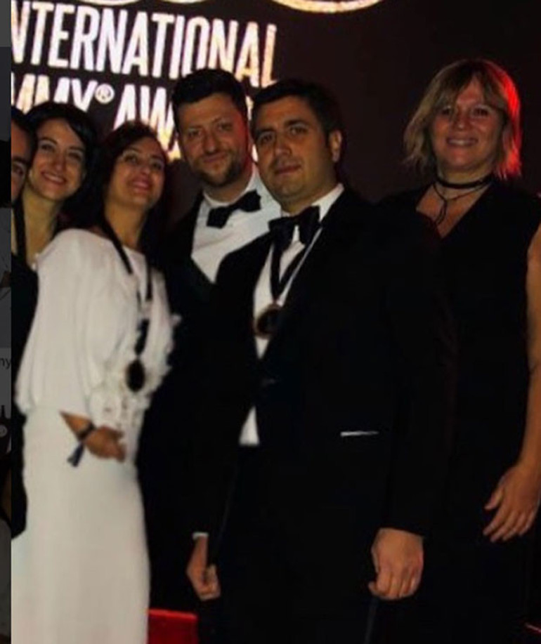Kara Sevda dizisi 45. Uluslararası Emmy Ödül Töreninde  En İyi Pembe Dizi kategorisinde birinci oldu