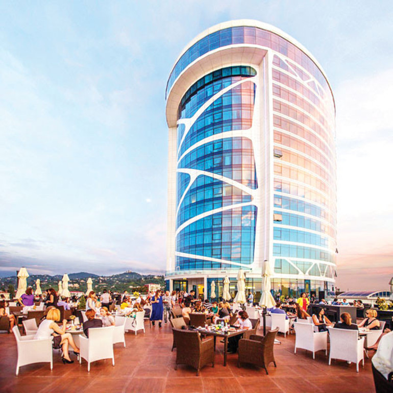 Batumda otel yangını: 12 ölü