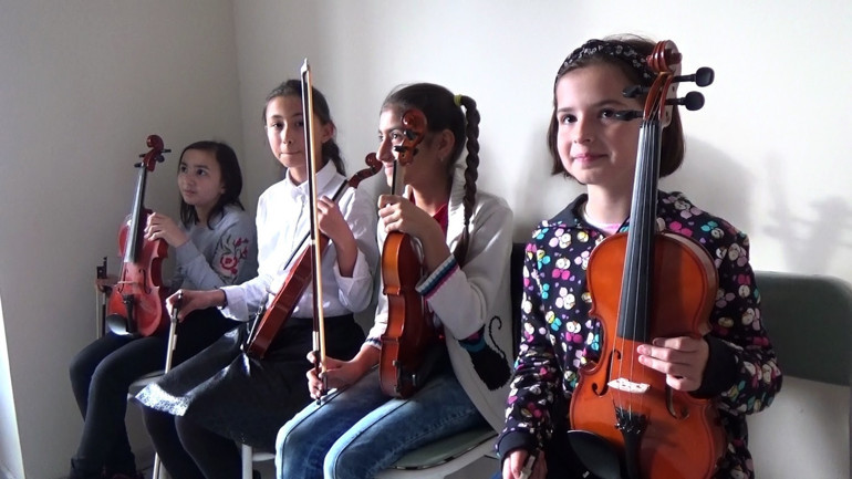 Üniversiteliden çocuklara ücretsiz müzik eğitimi