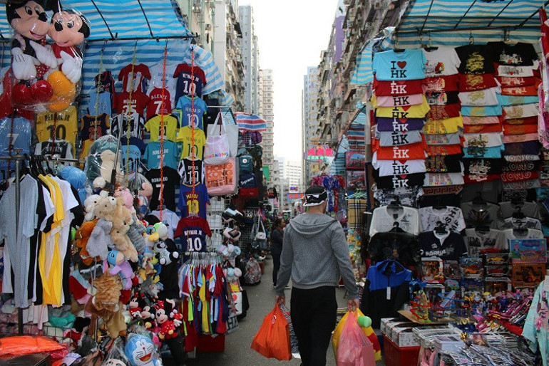 Hong Kong’da hayat 24 saat akıyor