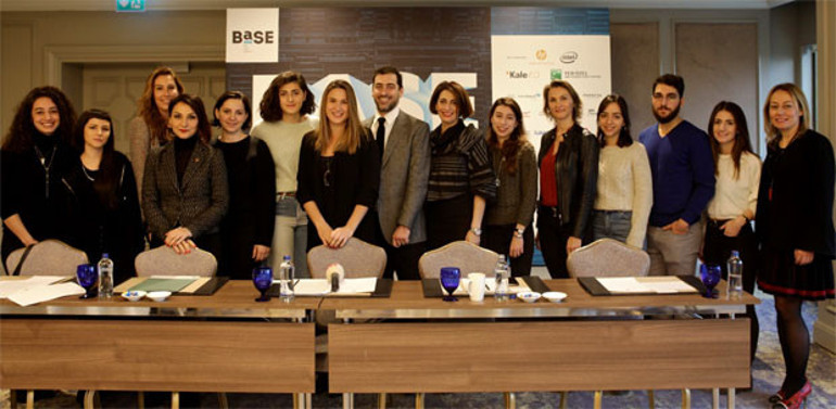 Türkiyenin yeni nesil sanatçıları BASEde buluşuyor