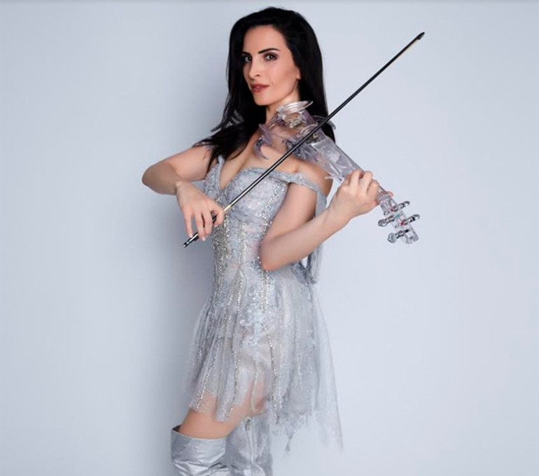 Murat Dalkılıç ve Giselle Tavilson kanserli çocuklar için sahnede