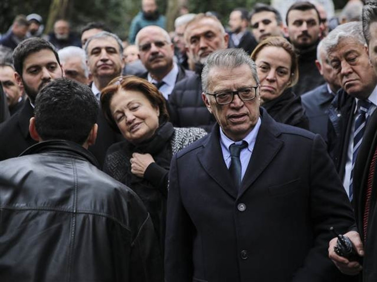 Yavuz Yılmaz son yolculuğuna uğurlandı... Yılmaz Ailesinin zor dakikaları...