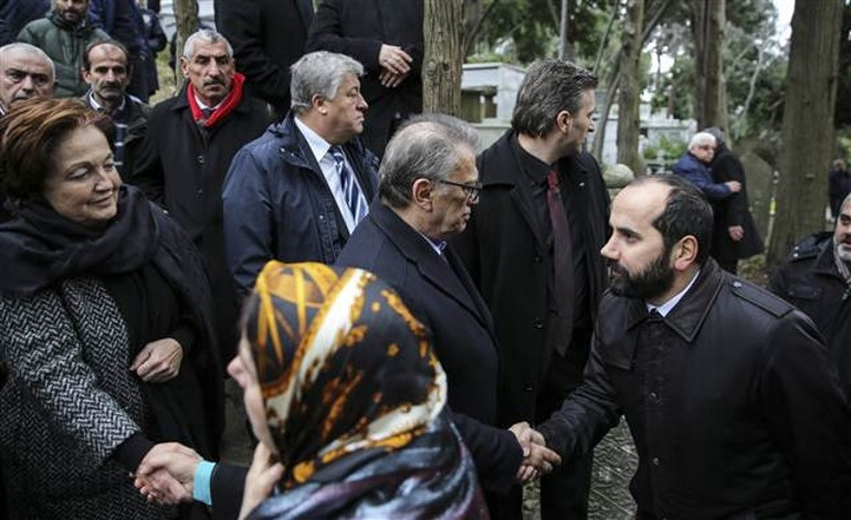 Yavuz Yılmaz son yolculuğuna uğurlandı... Yılmaz Ailesinin zor dakikaları...