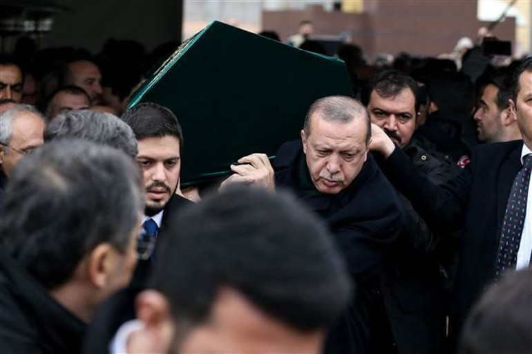 Yavuz Yılmaz son yolculuğuna uğurlandı... Yılmaz Ailesinin zor dakikaları...
