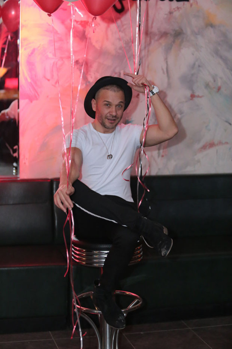 Biz küçük bir aileyiz