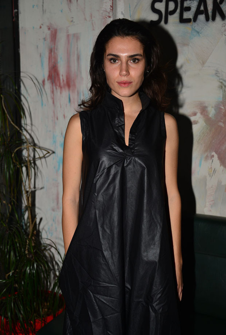 Biz küçük bir aileyiz