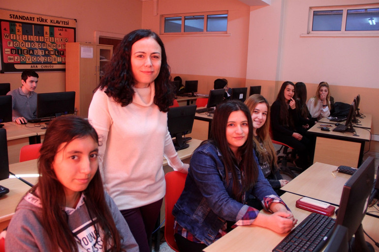 Mezun oldukları okulda öğretmenlik yapıyorlar