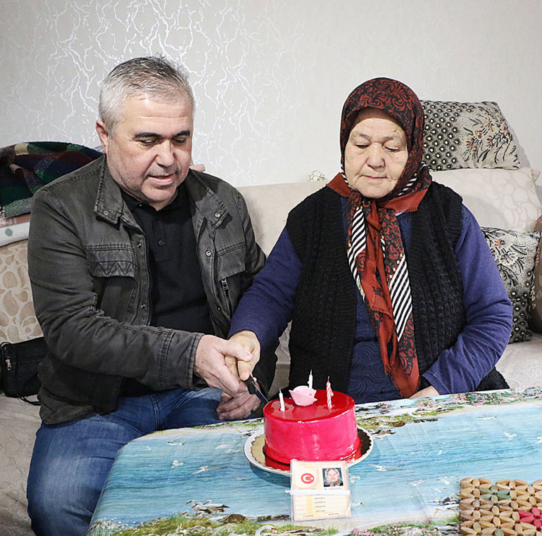 Onun kimliğinin eşi benzeri yok