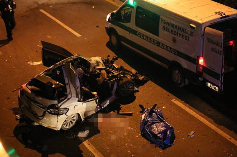 Ankara’da otomobil, otobüse çarptı: 2 ölü, 1 yaralı