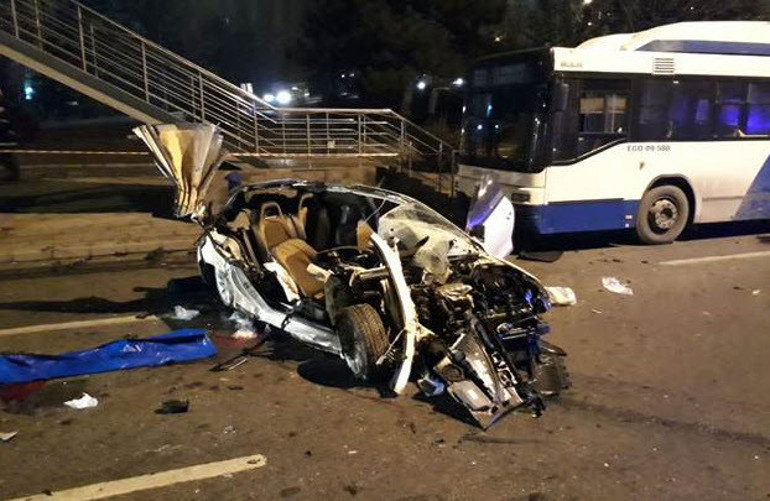 Ankara’da otomobil, otobüse çarptı: 2 ölü, 1 yaralı
