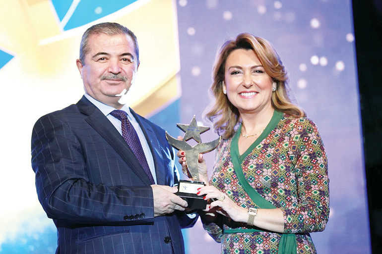 Baba- kıza gençlerden anlamlı ödül