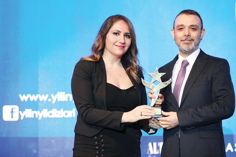 Baba- kıza gençlerden anlamlı ödül