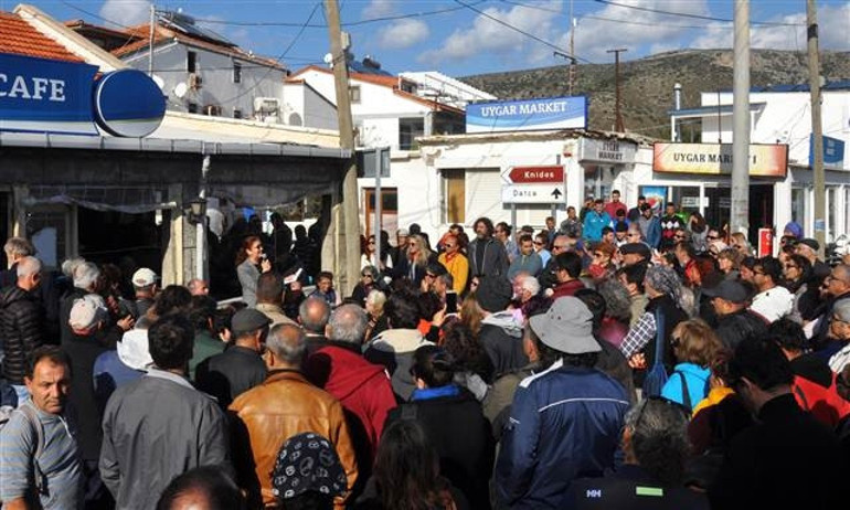 Kurubük Koyu’nun kiralanmasından vazgeçildi; sevgi zinciri oluşturdular