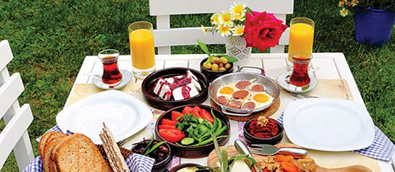 Gurmeler, akademisyenler, yemek yazarları, şefler ve işletmecilerden oluşan 100 kişilik dev gastronomi heyeti seçti: Türkiyenin en lezzetli 100 yemeği