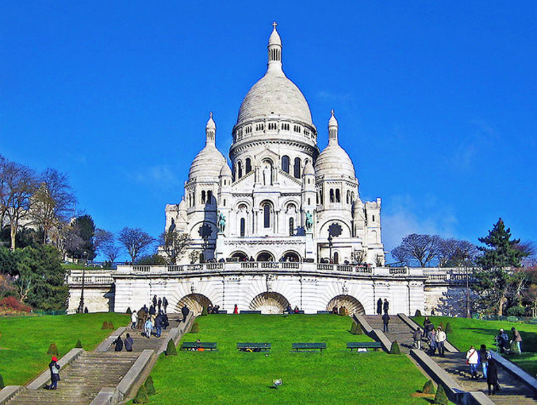 Filmlerle başlayan, kendisiyle devam eden Paris aşkı