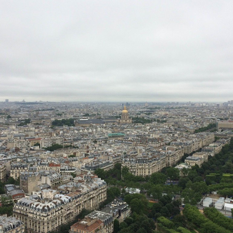 Filmlerle başlayan, kendisiyle devam eden Paris aşkı