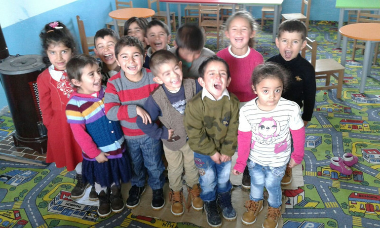 Dünyayı kadınlara verin, örgü örerek bile bir ülkenin kaderini değiştirirler