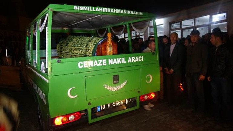 Talihsiz anne ve 2 çocuğu gece defnedildi