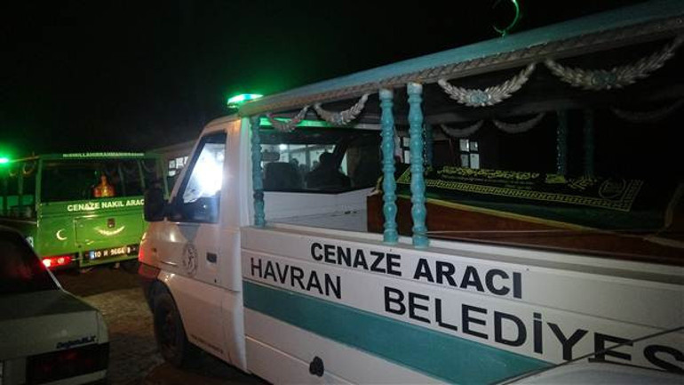 Talihsiz anne ve 2 çocuğu gece defnedildi