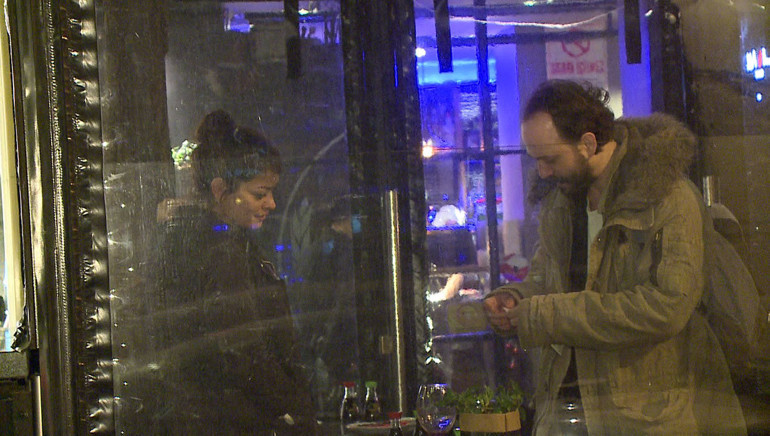 Ünlü oyuncu ve sevgilisi aşka geldi