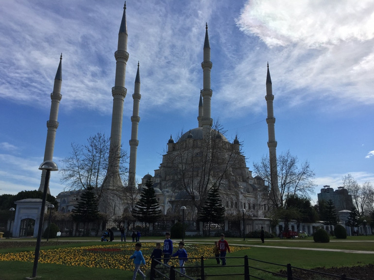 Sarı, sıcak bir hafta sonu: Adana