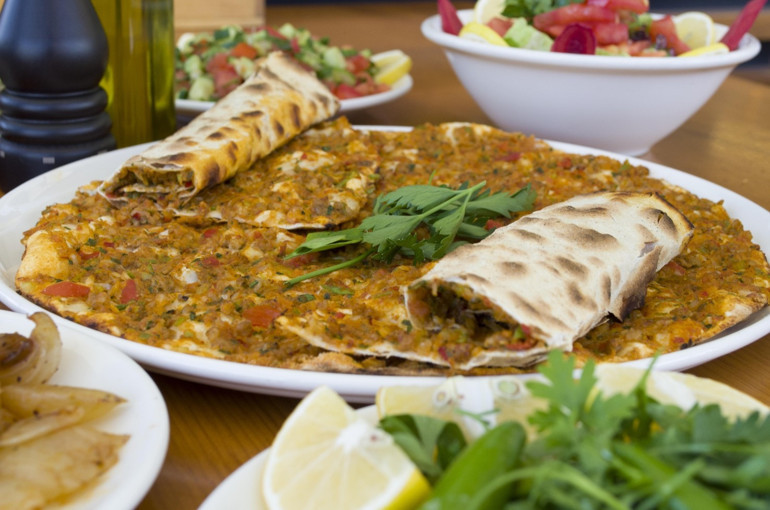 Pidenin ve lahmacunun en lezzetlisi İncili Gastronomi Rehberinde