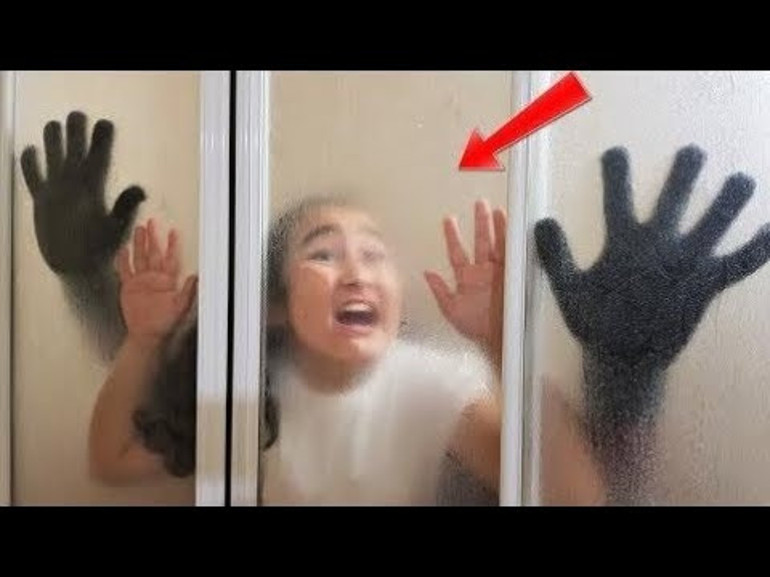YouTube çocuk istismarcılarını koruyor mu